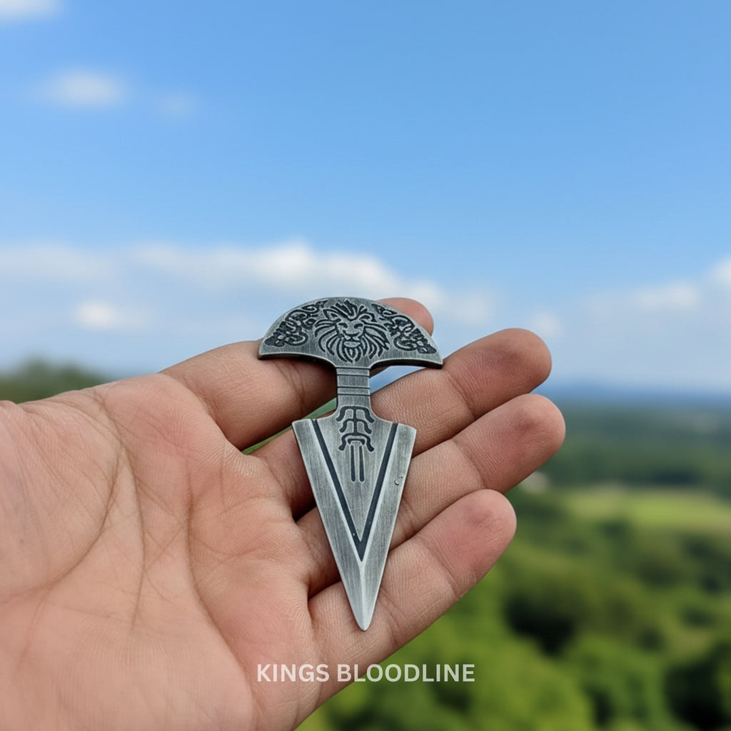 Push dagger, Kings locket, Neck dagger