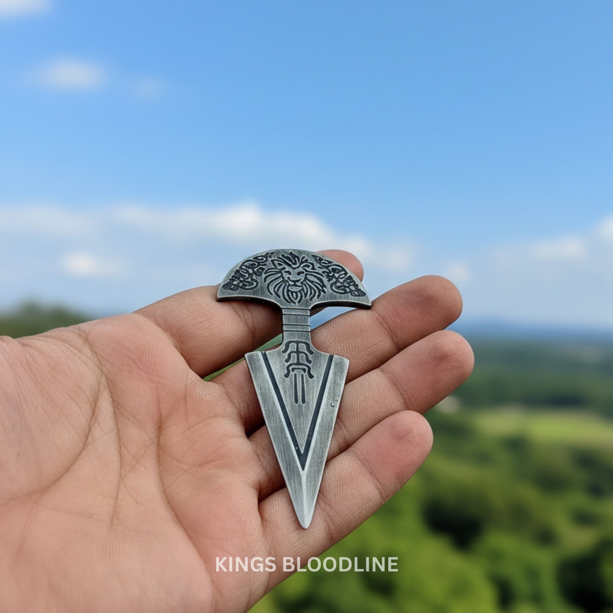Neck Dagger locket, Neck knife